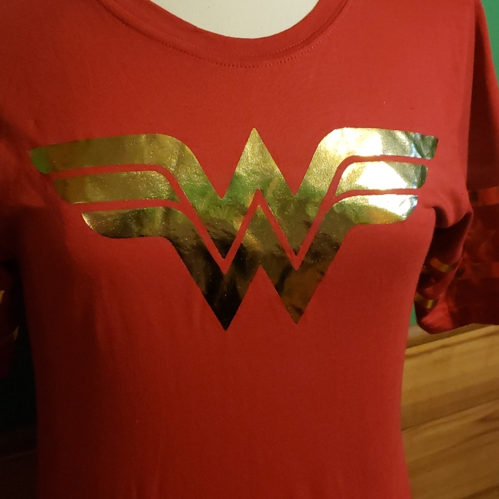 Wonder Woman Tee - Picture 2 of 5